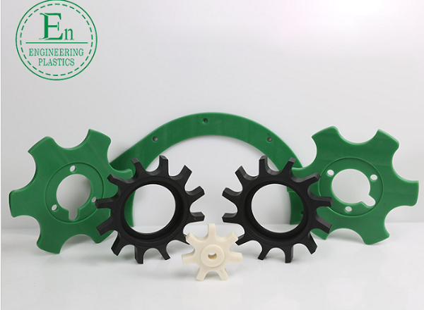 What are the materials and applications of plastic gears?