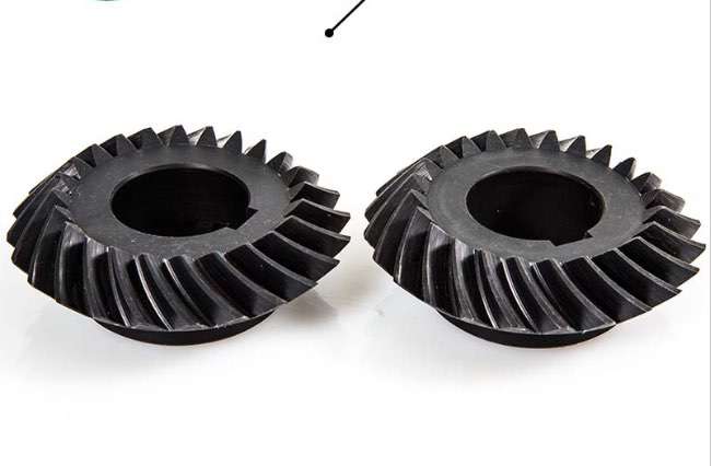 What are the benefits of plastic gears?